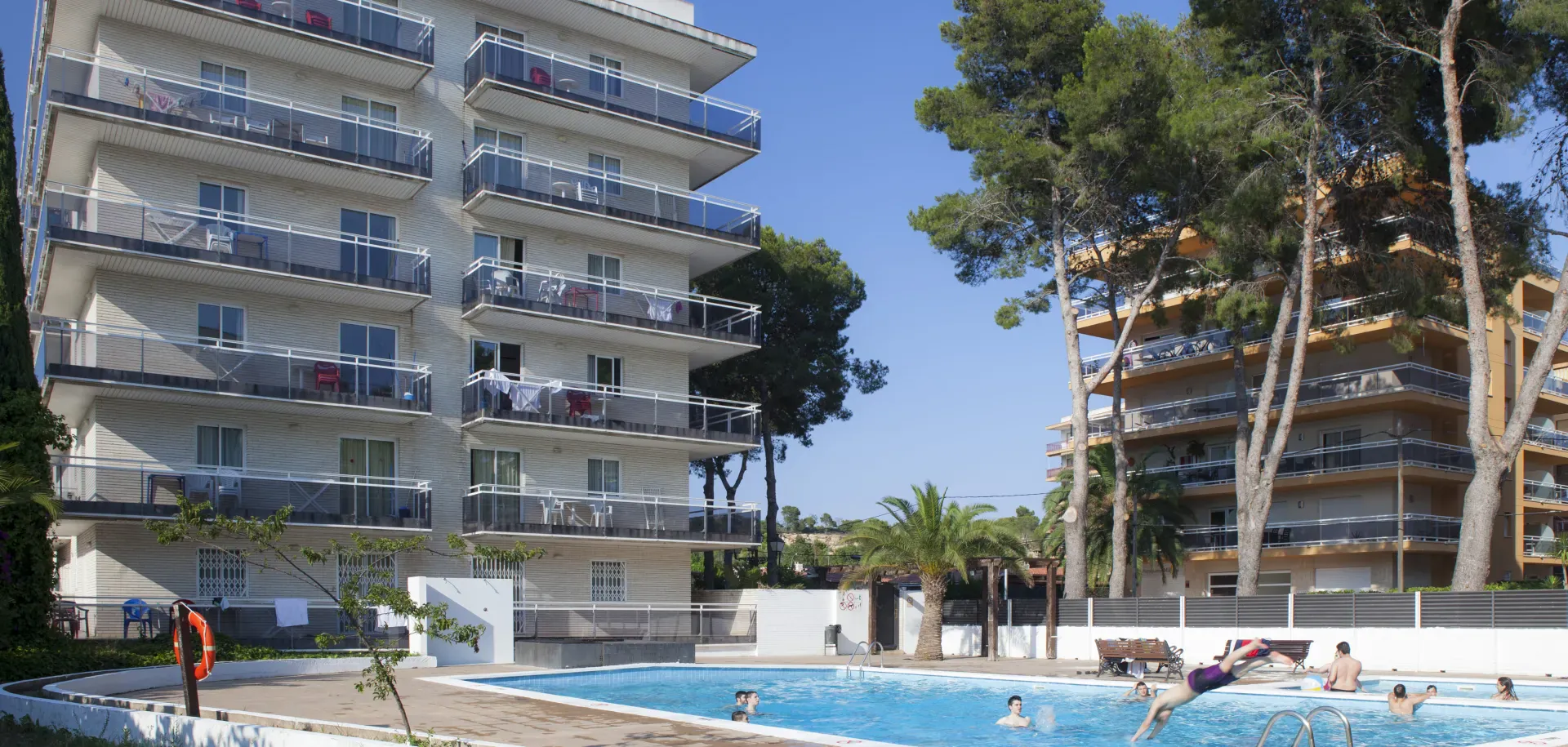 Tuffati nel divertimento all'InterSalou Apartments